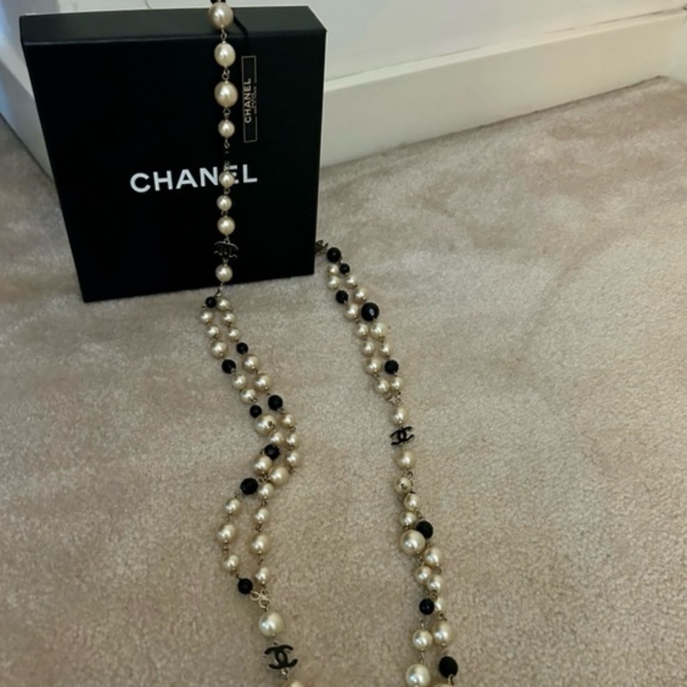 **SOLD**
NWT Vintage CHANEL Faux Pearl and CC Logo Necklace
